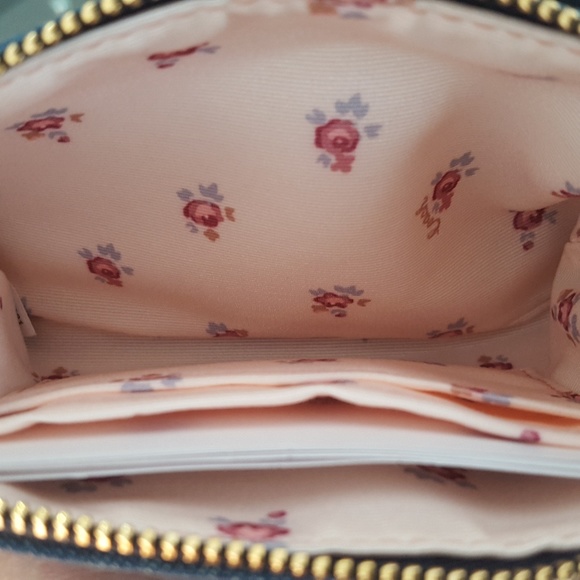 COACH CORNER ZIP WRISTLET - Picture 3 of 4